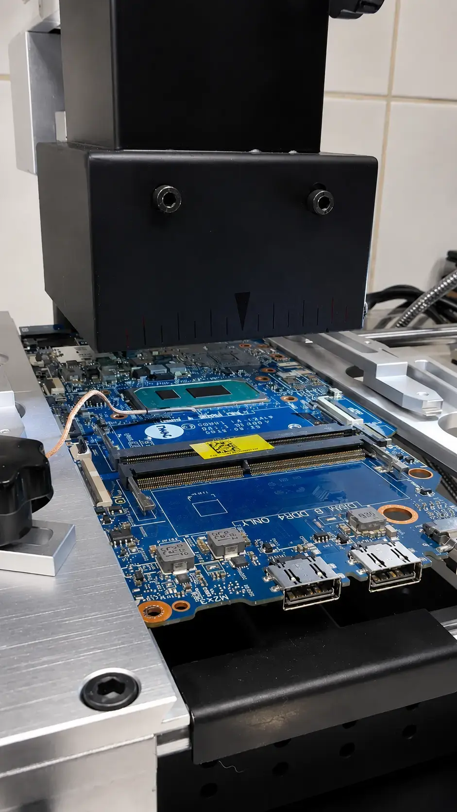 Elektronikos plokštės paruošimas tiksliam remontui Kmvle, MB dirbtuvėje